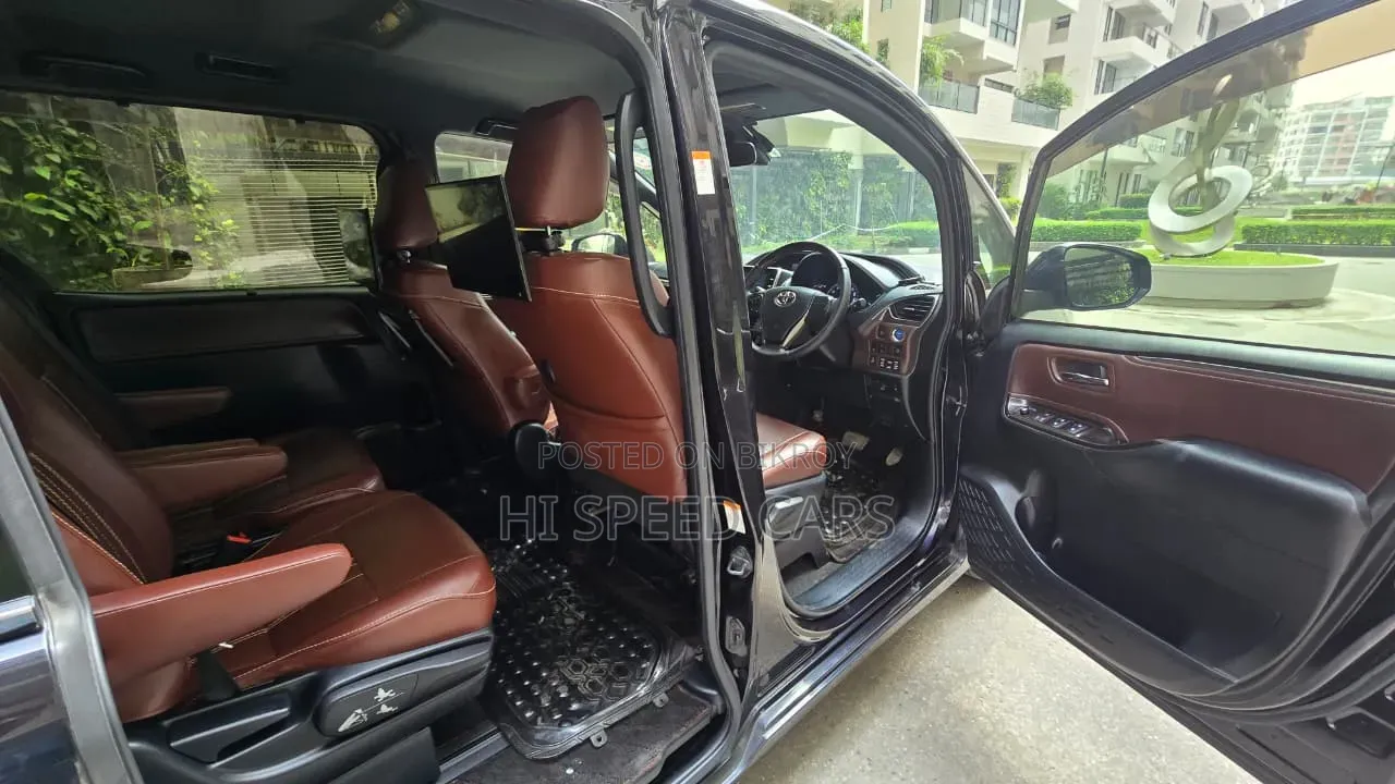 Toyota Esquire 2017 Black