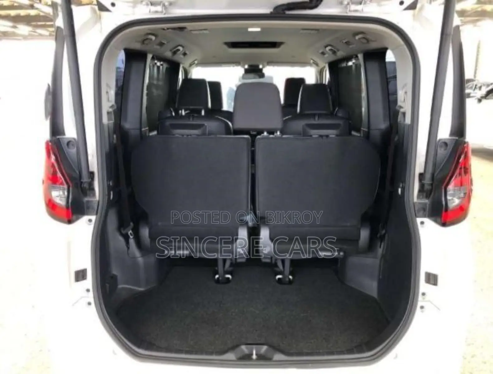 Toyota Noah 2022 Pearl
