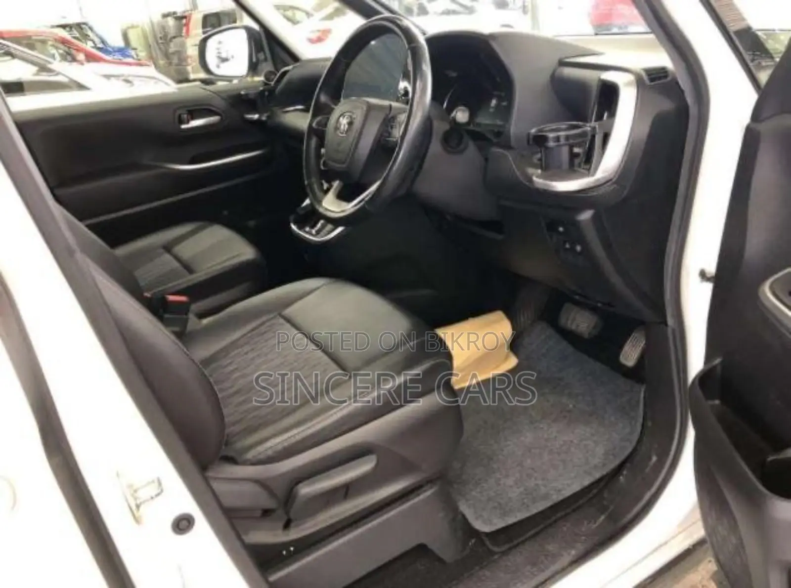 Toyota Noah 2022 Pearl