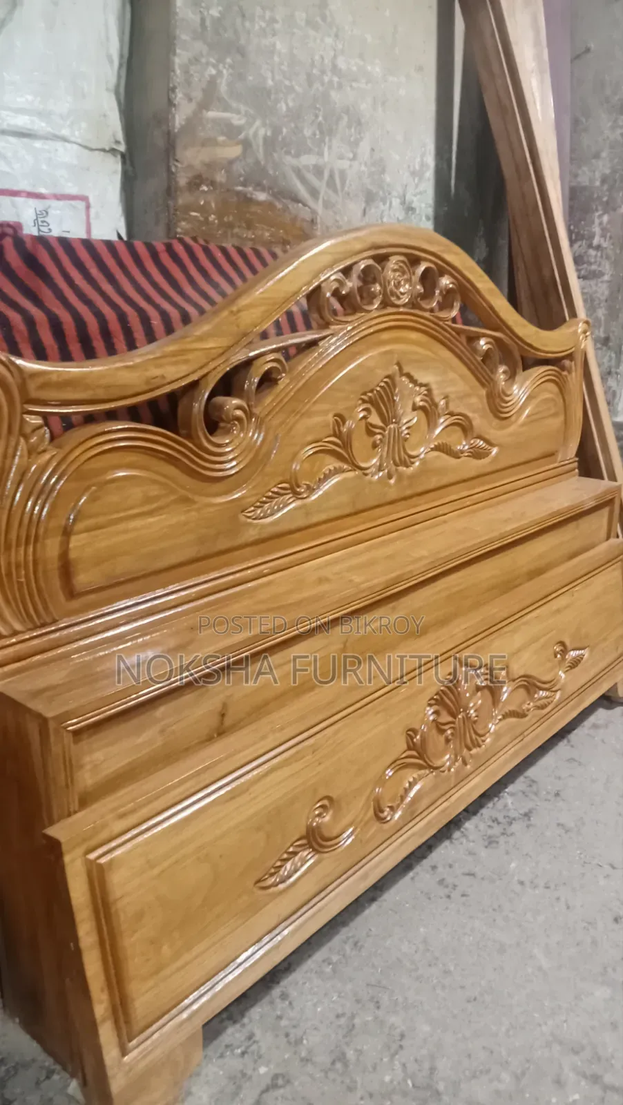 কম দামে স্মার্ট ডিজাইনের খাট আর্জেন্ট বিক্রয় করা হবে