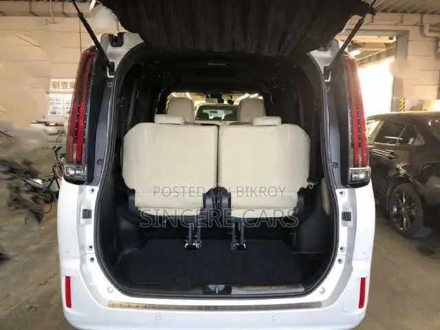 Toyota Noah 2021 Pearl