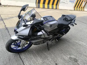 Yamaha R1 2023 Silver