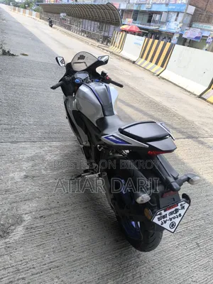 Yamaha R1 2023 Silver