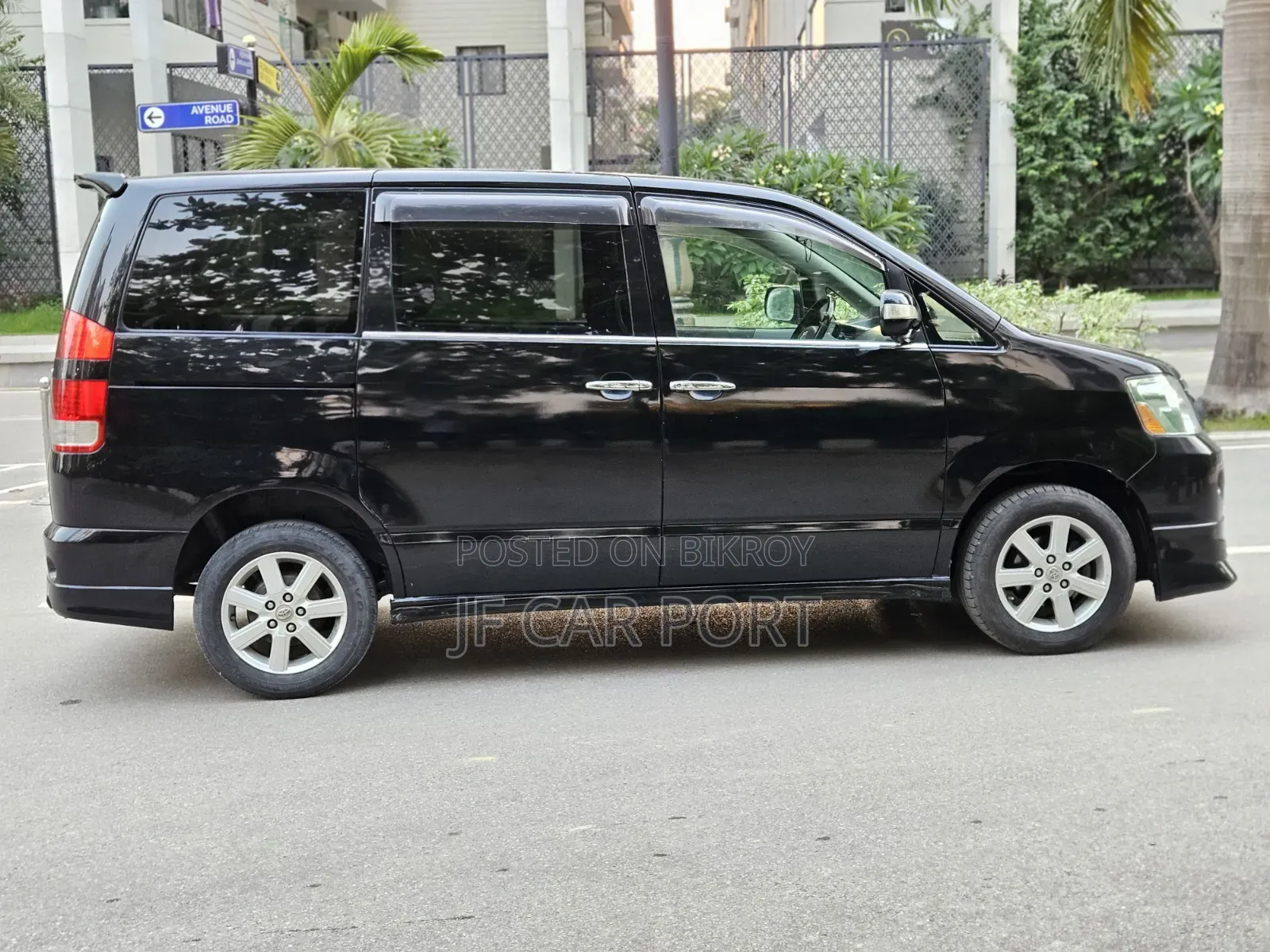 Toyota Noah 2006 Black