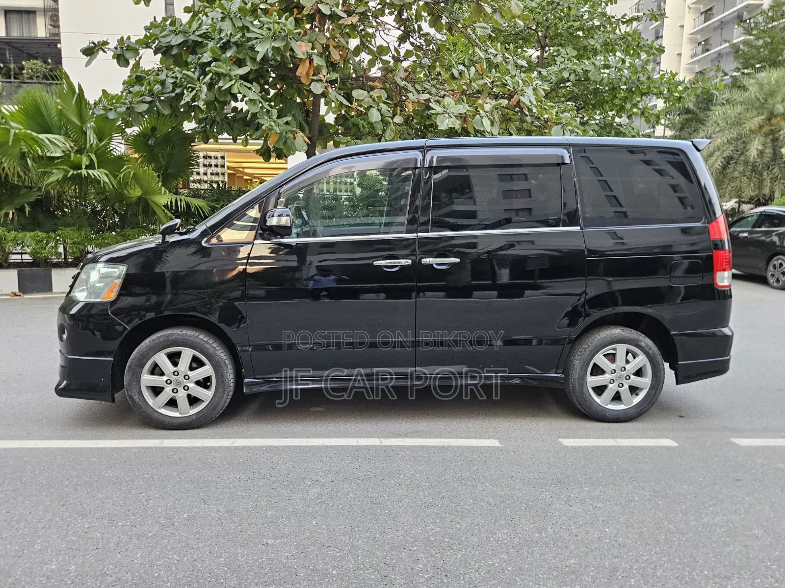 Toyota Noah 2006 Black
