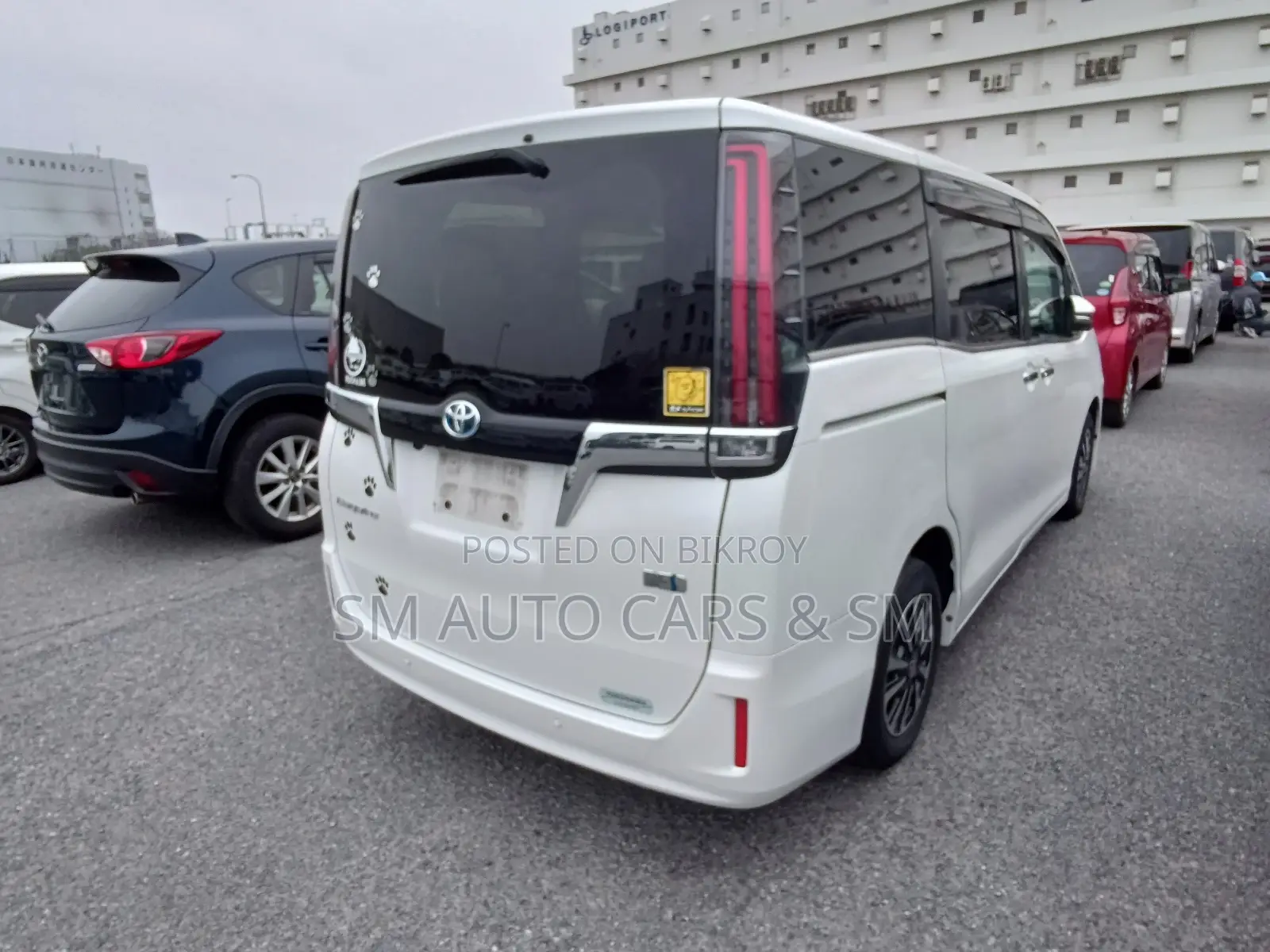 Toyota Esquire 1.8 FWD Hybrid (7 Seater) 2021 Pearl