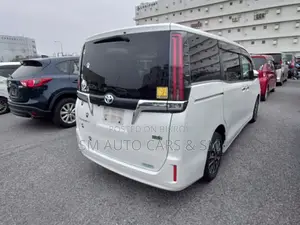 Toyota Esquire 1.8 FWD Hybrid (7 Seater) 2021 Pearl