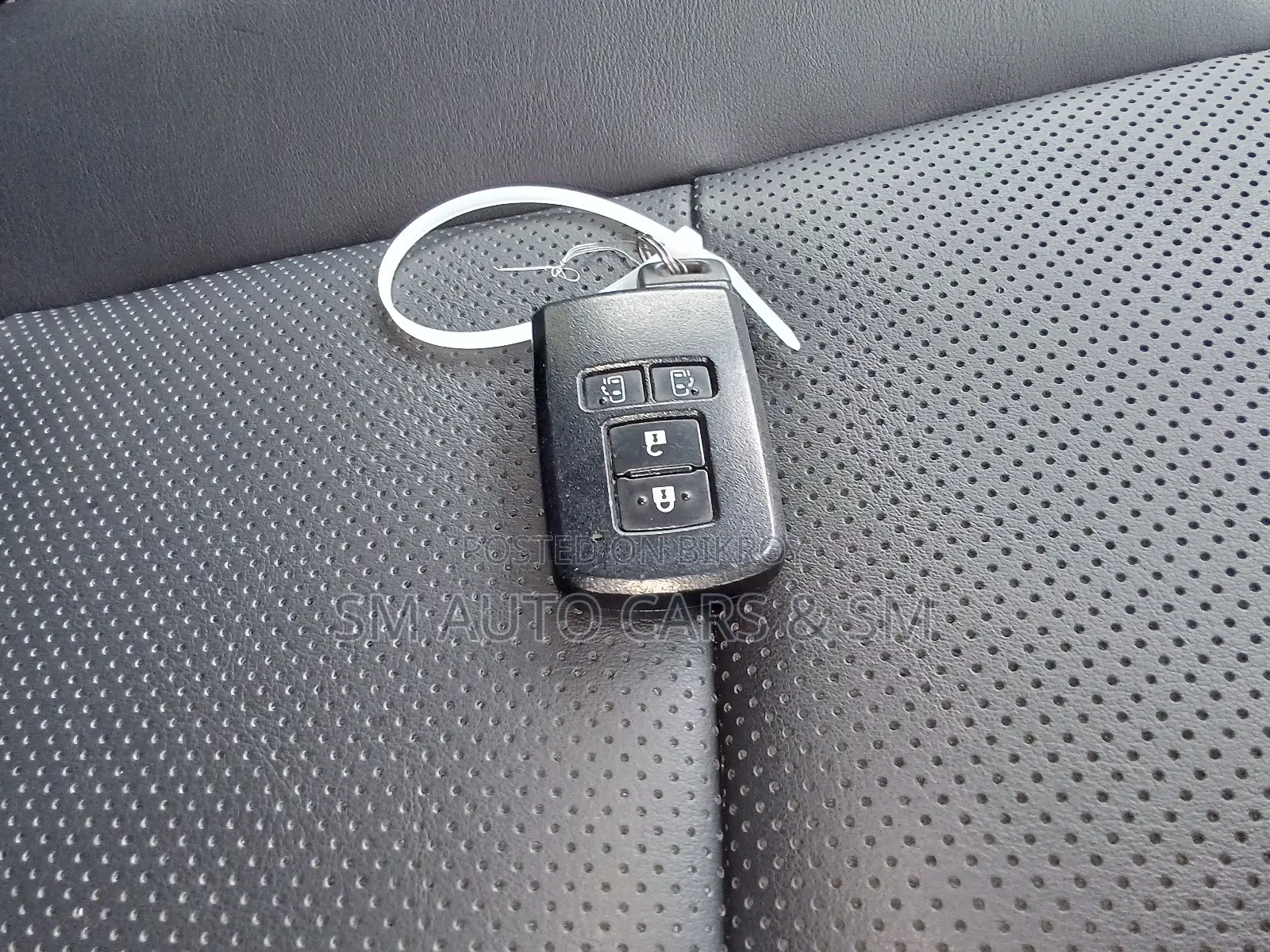 Toyota Esquire 1.8 FWD Hybrid (7 Seater) 2021 Pearl