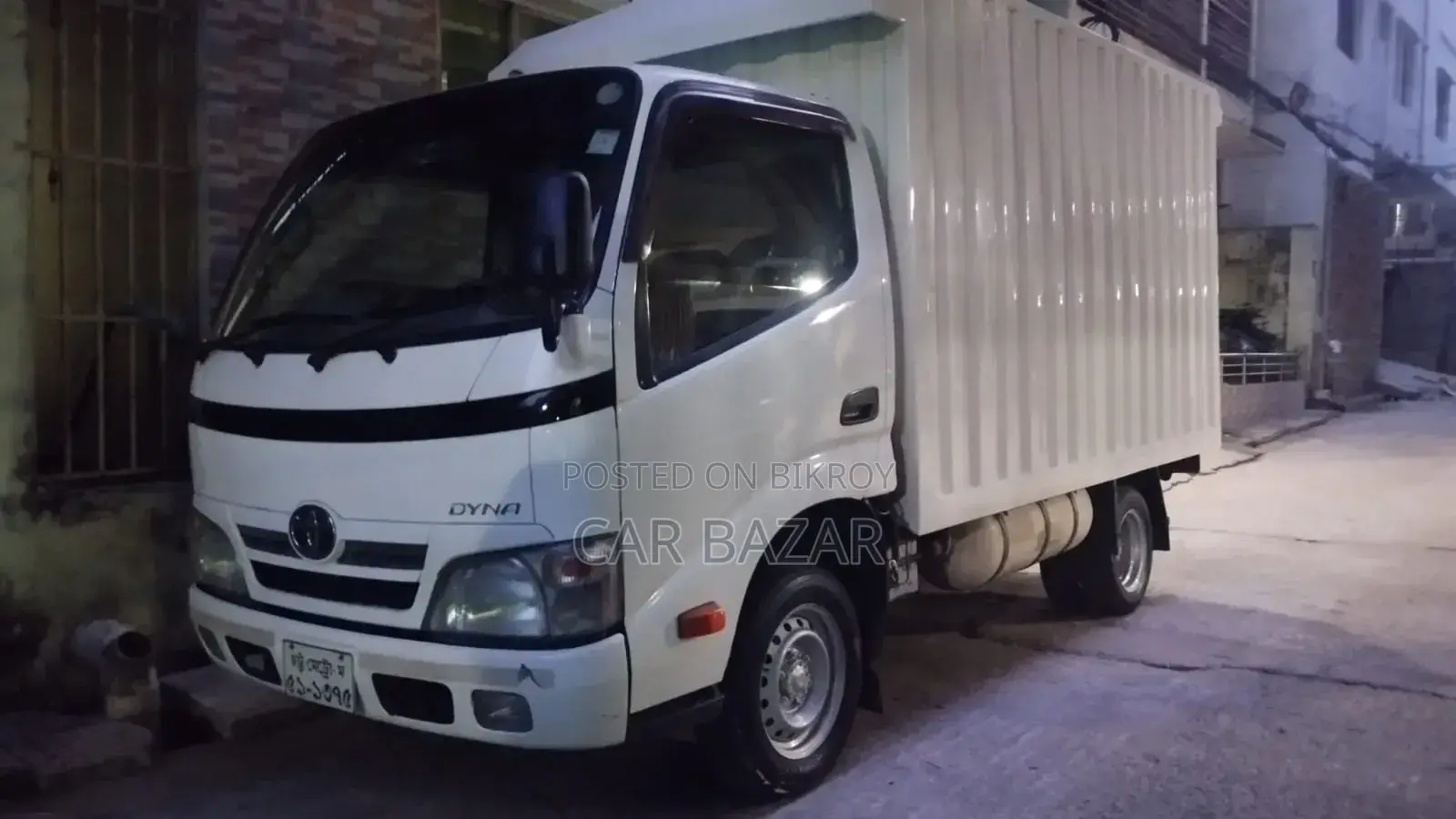 Toyota Dyna Cover Van 2012
