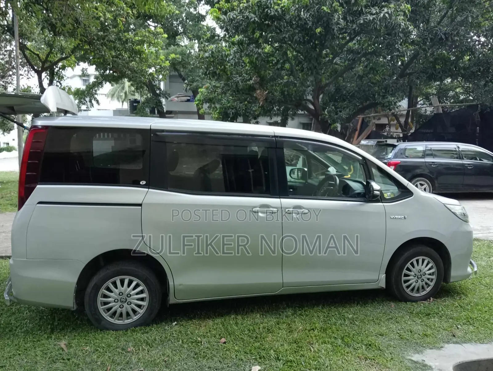 Toyota Noah 2016 Silver