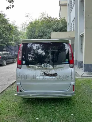 Toyota Noah 2016 Silver