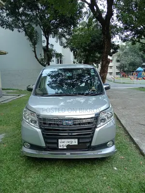Toyota Noah 2016 Silver