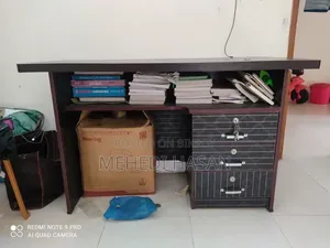 টেবিল চেয়ার