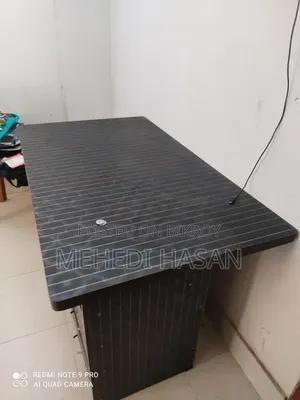টেবিল চেয়ার