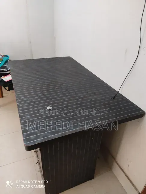 টেবিল চেয়ার