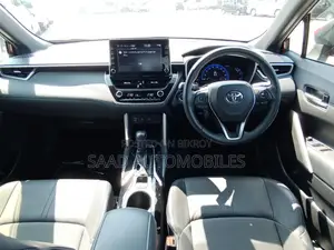 Toyota Corolla Cross 1.8 Hybrid AWD 2021 Red