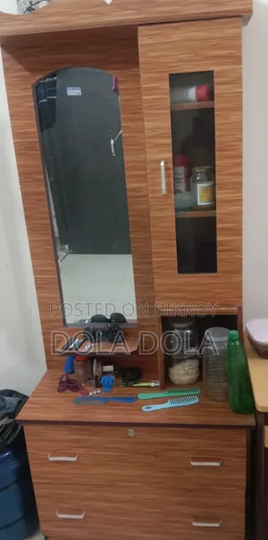 ড্রেসিং টেবিল