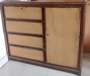 ব্যবহৃত আলমারি বিক্রয় হবে