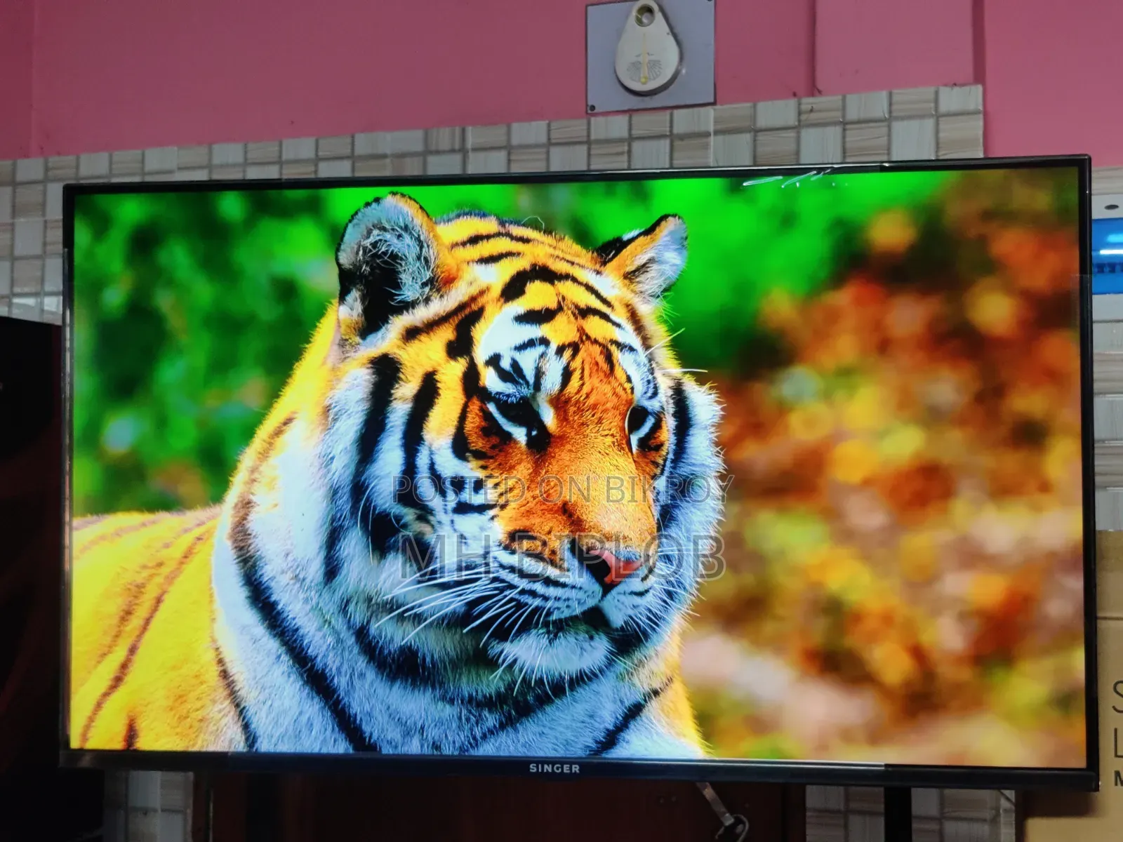 Singer Full Fresh 43" TV For Sale!