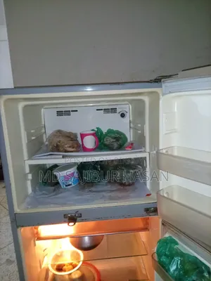 একটি ব্যবহারিত ফ্রিজ বিক্রি হবে