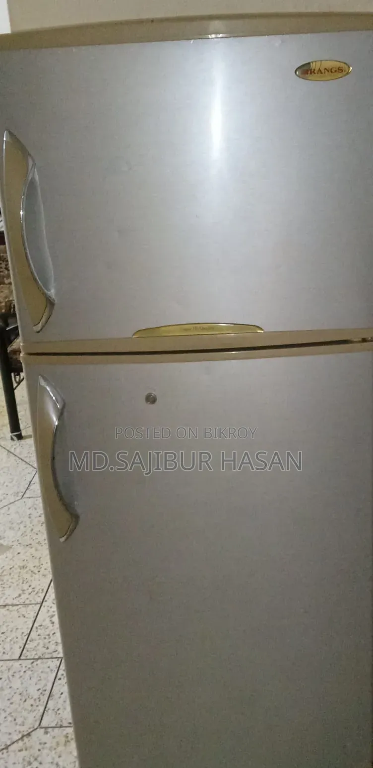 একটি ব্যবহারিত ফ্রিজ বিক্রি হবে
