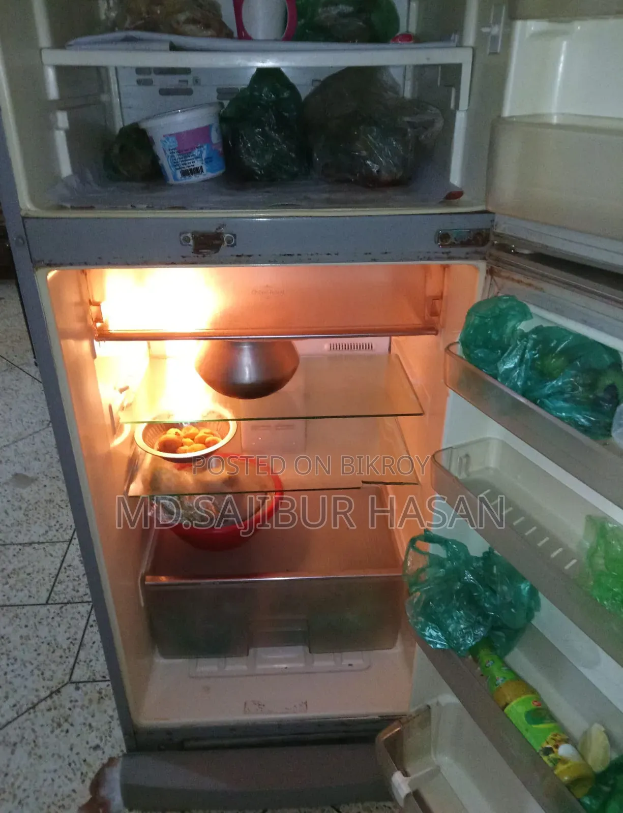 একটি ব্যবহারিত ফ্রিজ বিক্রি হবে