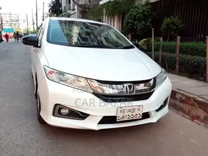 Honda Grace 1.5 Hybrid AWD 2016 White