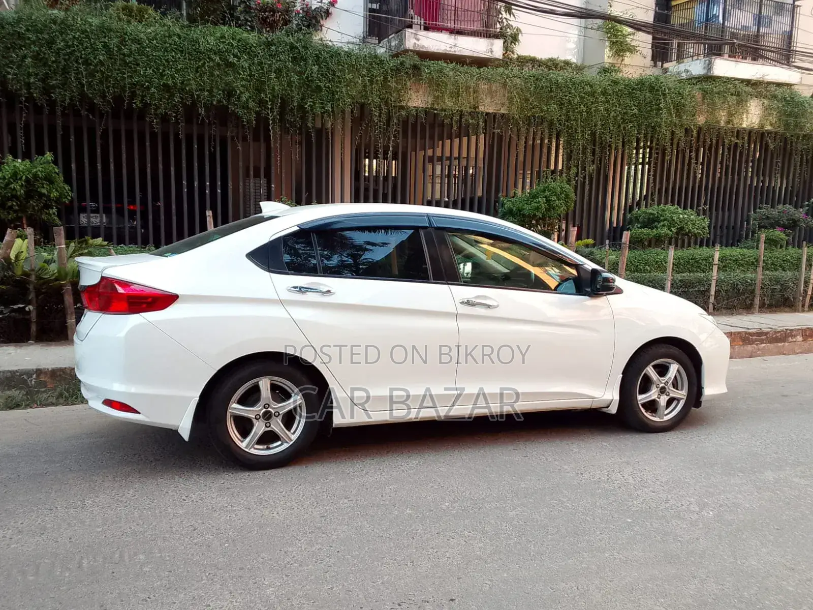 Honda Grace 1.5 Hybrid AWD 2016 White