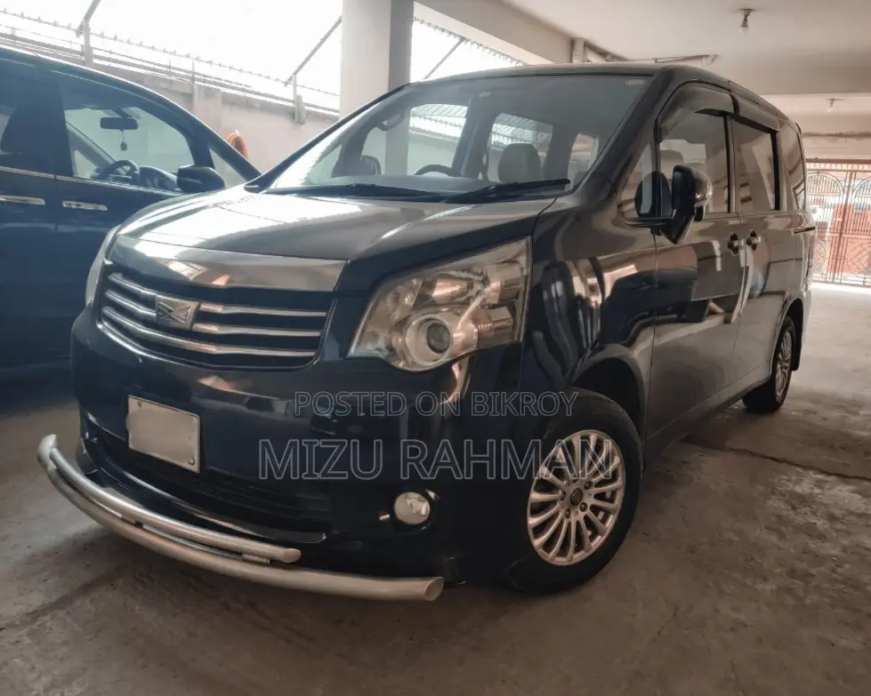 Toyota Noah 2013 Black