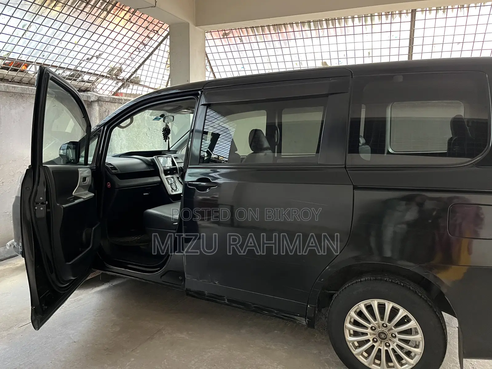 Toyota Noah 2013 Black