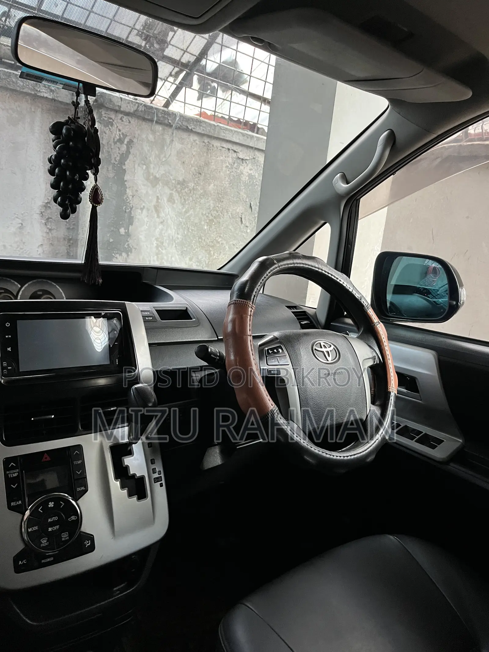 Toyota Noah 2013 Black