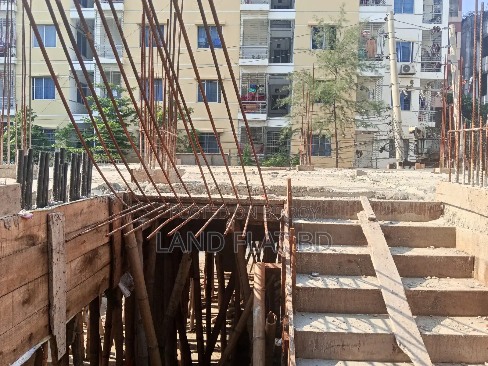 4bdrm Apartment in Bagdag Tajmahol, Mohammadpur for Sale