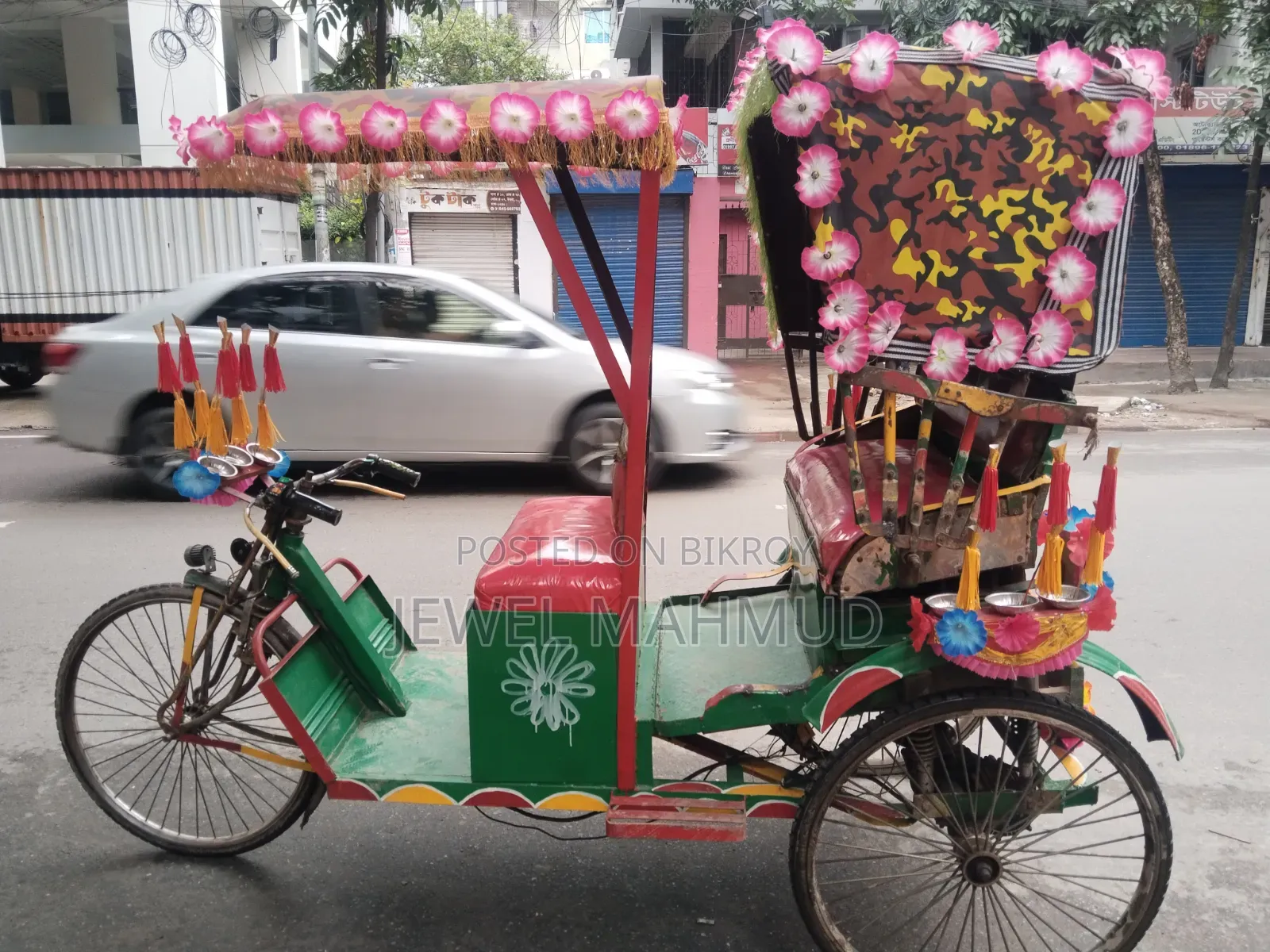 খুব সুন্দর একটি অটো রিকশা মজবুত বডি