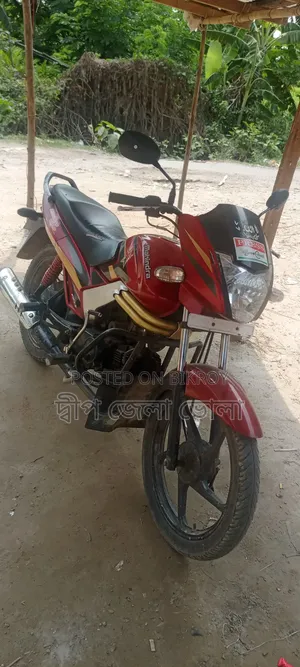 Mahindra Centuro 2018 Red