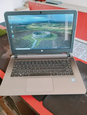 Laptop HP Pavilion 10 8GB Intel Core I3 HDD 1T