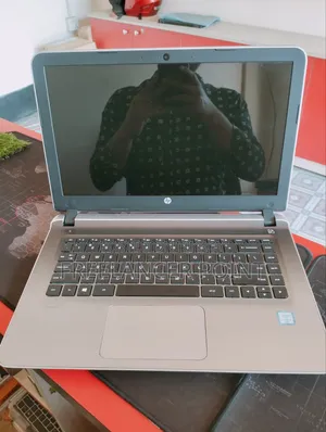 Laptop HP Pavilion 10 8GB Intel Core I3 HDD 1T