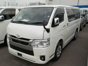 Toyota HiAce 2021 White