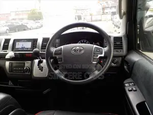 Toyota HiAce 2021 White