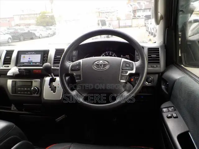 Toyota HiAce 2021 White