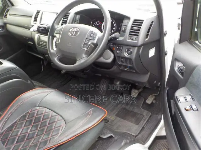 Toyota HiAce 2021 White