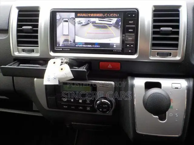 Toyota HiAce 2021 White