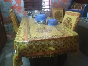 ডাইনিং টেবিল