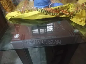 ডাইনিং টেবিল