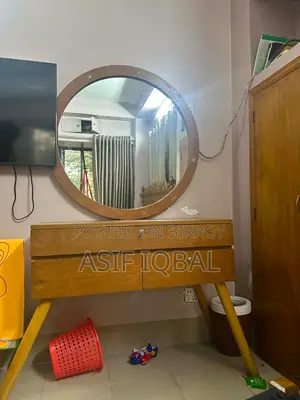 ড্রেসিং টেবিল