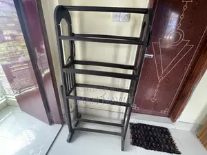 আলনা (কাপড় রাখার জন্যে )
