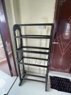 আলনা (কাপড় রাখার জন্যে )