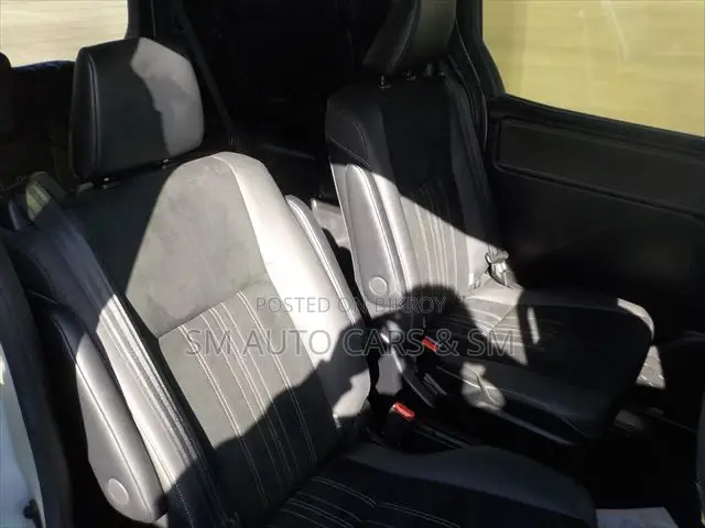 Toyota Esquire 2.0 FWD (7 Seater) 2021 Pearl