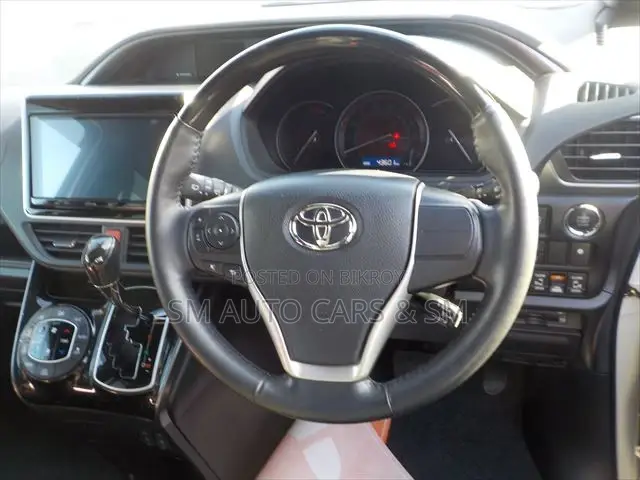 Toyota Esquire 2.0 FWD (7 Seater) 2021 Pearl