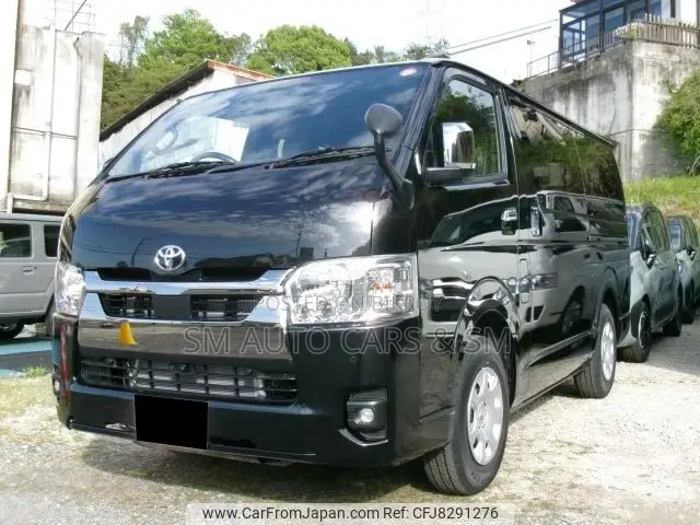নতুন Toyota HiAce ২০২৫ কালো