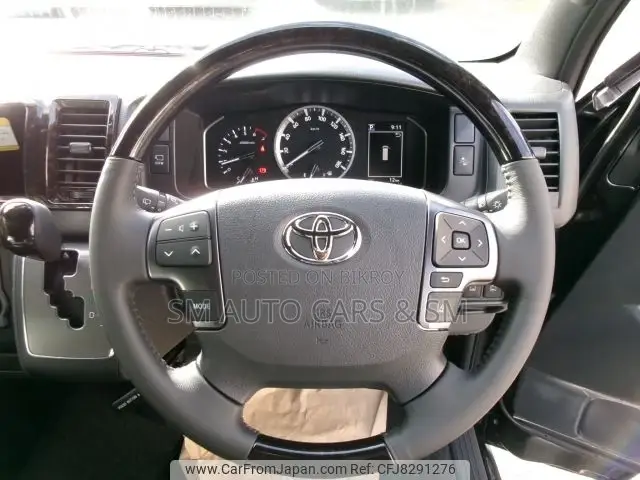 নতুন Toyota HiAce ২০২৫ কালো